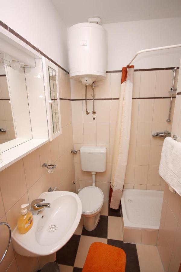 Apartments By The Sea Vinisce, Trogir - 5229 Εξωτερικό φωτογραφία