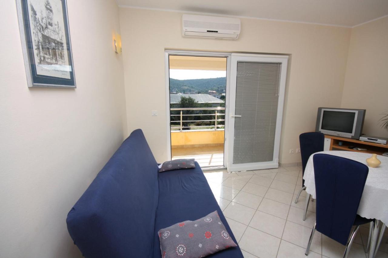 Apartments By The Sea Vinisce, Trogir - 5229 Εξωτερικό φωτογραφία