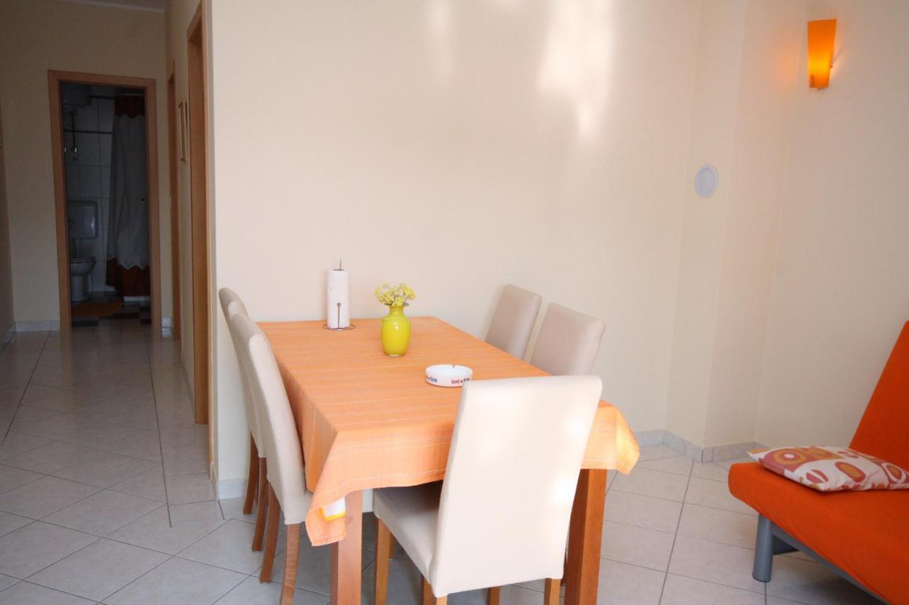 Apartments By The Sea Vinisce, Trogir - 5229 Εξωτερικό φωτογραφία