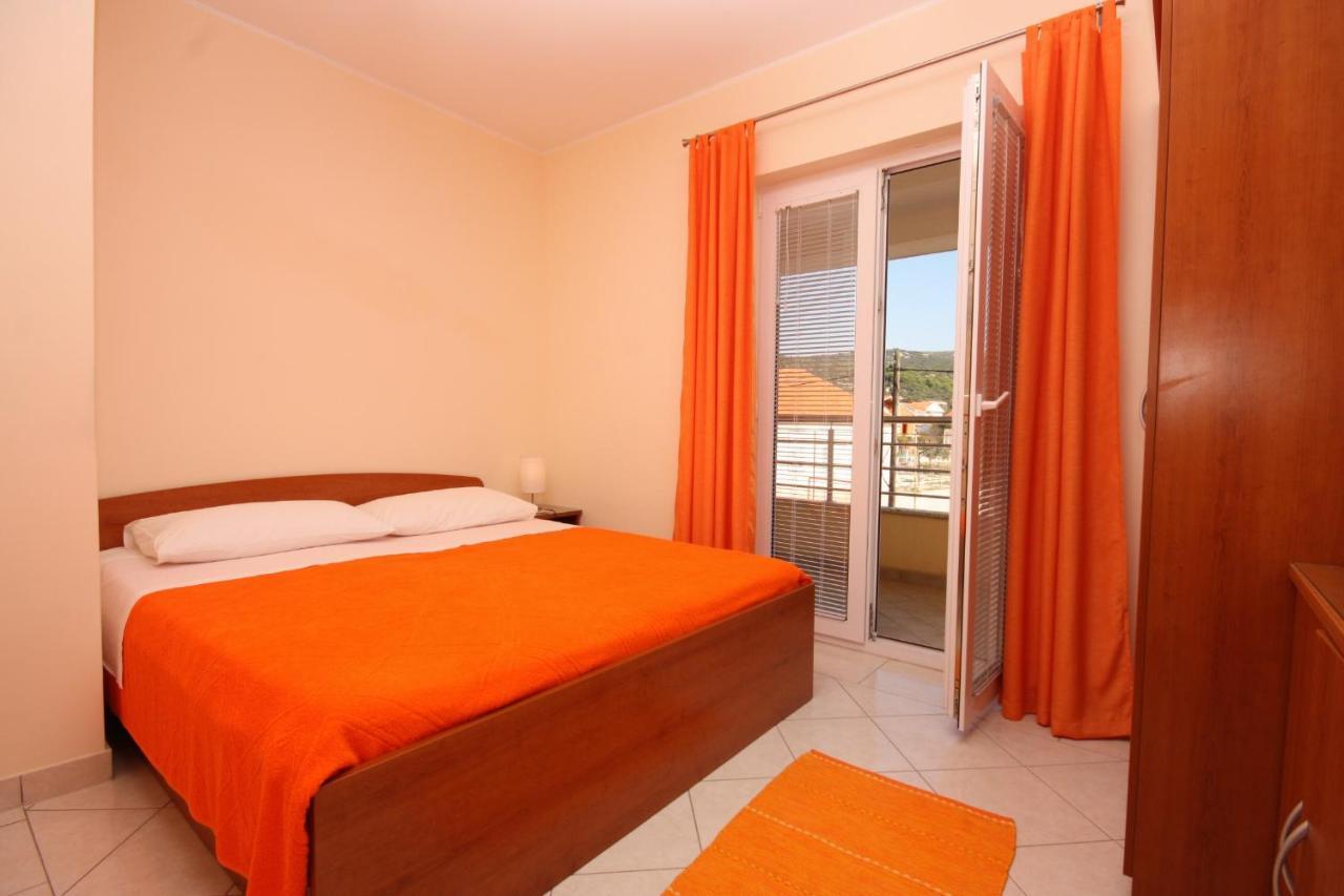 Apartments By The Sea Vinisce, Trogir - 5229 Εξωτερικό φωτογραφία