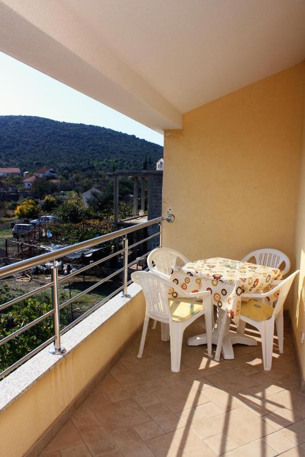 Apartments By The Sea Vinisce, Trogir - 5229 Εξωτερικό φωτογραφία