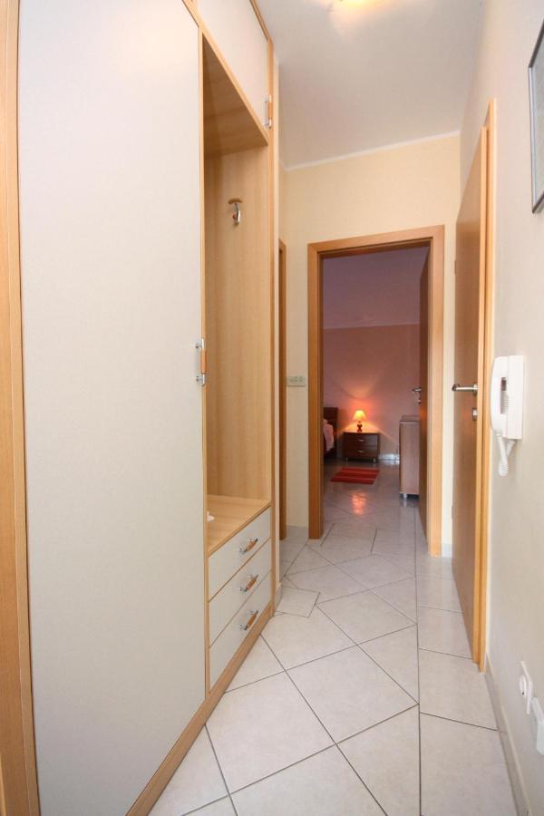 Apartments By The Sea Vinisce, Trogir - 5229 Εξωτερικό φωτογραφία